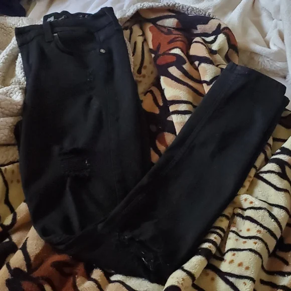 7 for All Mankind B Air Ankle Skinny Jeans - Picture 3 of 11